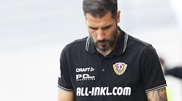 Der Dresdner Trainer Cristian Fiel beim Spiel gegen Karlsruhe. Foto: Uli Deck