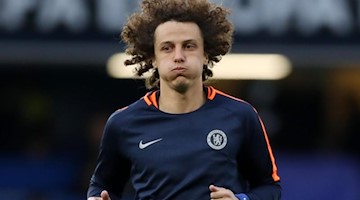 David Luiz von Chelsea wärmt sich vor dem Spiel auf. Foto: Tim Goode/PA Wire/Archivbild