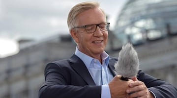 Dietmar Bartsch, Linken-Fraktionschef im Bundestag, während des ARD-Sommerinterviews. Foto: Paul Zinken