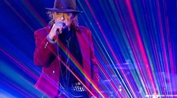 Panikrocker Udo Lindenberg (73) während eines Konzertes. Foto: Daniel Bockwoldt/Archivbild