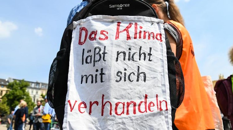 Schülerinnen und Schüler der Fridays for Future-Bewegung demonstrieren. Foto: Julian Stähle/Archivbild