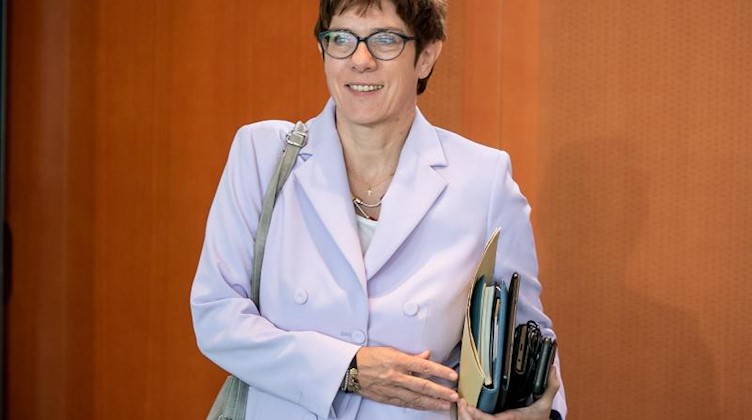 Annegret Kramp-Karrenbauer (CDU), Verteidigungsministerin. Foto: Michael Kappeler/Archivbild