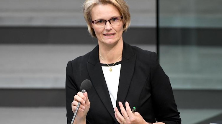 Anja Karliczek (CDU) spricht im Bundestag. Foto: Britta Pedersen/Archivbild