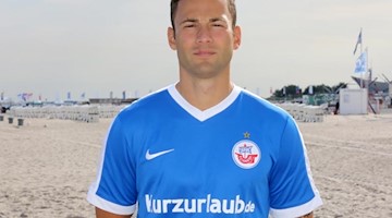 Spieler Ronny Garbuschewski im FC Hansa Rostock Trikot. Foto: Bernd Wüstneck/Archiv
