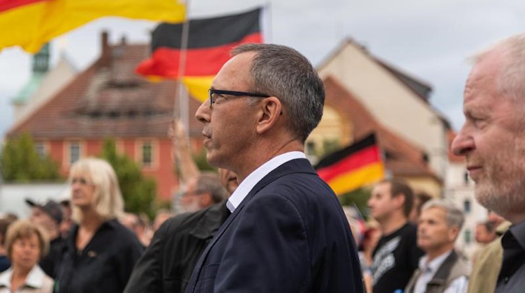 Jörg Urban, Spitzenkandidat der AfD, steht bei einer Wahlkampfkundgebung. Foto: Robert Michael/Archivbild
