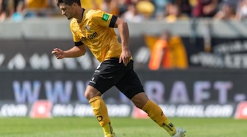 Dynamo Dresdens Jannis Nikolaou beim Spiel gegen den FC St. Pauli. Foto: Robert Michael/Archiv