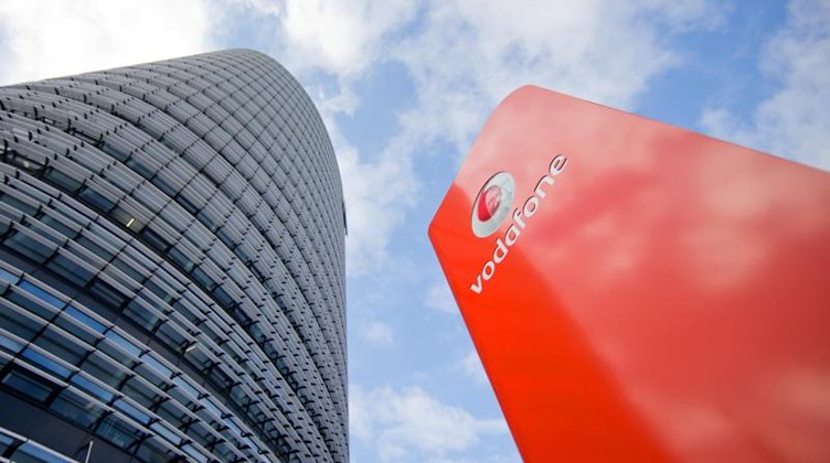 Blick auf die Konzernzentrale von Vodafone in Düsseldorf (Nordrhein-Westfalen). Foto: Rolf Vennenbernd/Archivbild