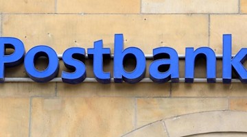 Mitarbeiter zahlreicher Postbank-Filialen haben ihre Arbeit am Donnerstag und Freitag niedergelegt. Foto: P. Gercke/Archivbild