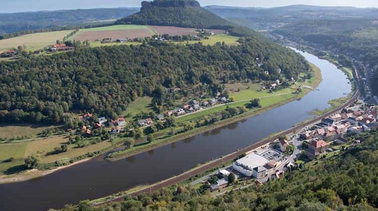 Blick auf den Lilienstein und die Elbe in der Sächsischen Schweiz. Foto: Robert Michael/Archivbild
