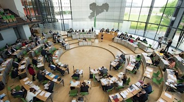 Eine Debatte im Sächsischen Landtag in Dresden. Foto: Sebastian Kahnert/Archivbild