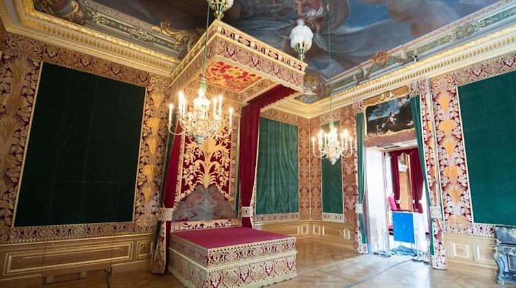 Das Paradeschlafzimmer im Dresdener Residenzschloss nach seiner Rekonstruktion. Foto: Sebastian Kahnert/Archivbild