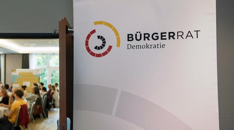 Teilnehmer des Bürgerrates Demokratie in einer Veranstaltung in Leipzig. Foto: Hendrik Schmidt/Archivbild