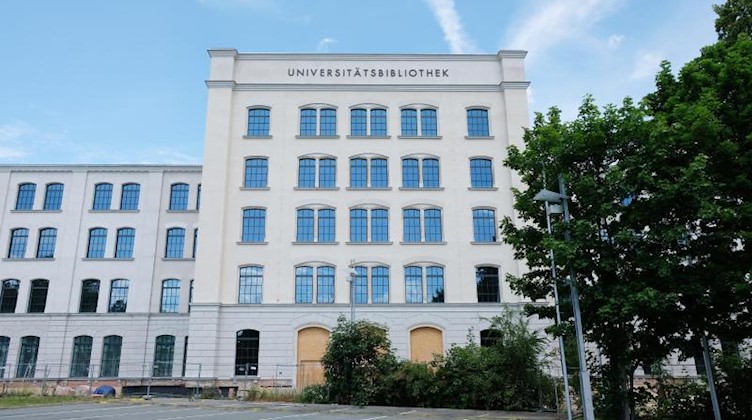Die Universitätsbibliothek der Technischen Universität (TU) in Chemnitz. Foto: Sebastian Willnow/Archivbild