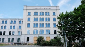Die Universitätsbibliothek der Technischen Universität (TU) in Chemnitz. Foto: Sebastian Willnow/Archivbild