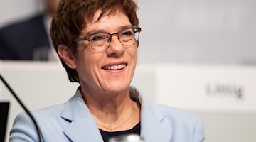Verteidigungsministerin Annegret Kramp-Karrenbauer. Foto: Swen Pförtner/dpa