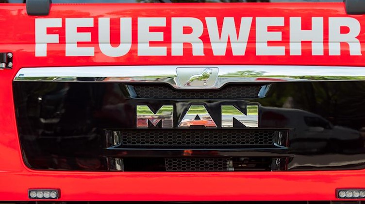 Ein Einsatzfahrzeug der Feuerwehr. Foto: Hauke-Christian Dittrich/dpa