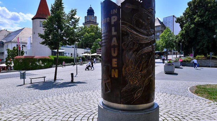 Blick auf das Denkmal zur Friedlichen Revolution 1989 im Zentrum von Plauen. Foto: Hendrik Schmidt/dpa-Zentralbild/dpa