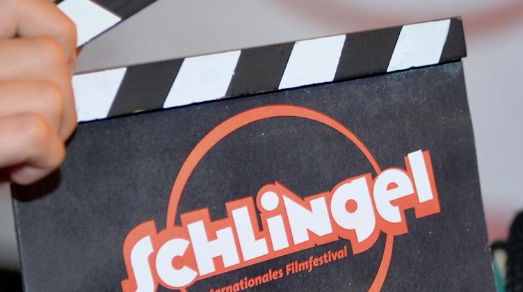 Eine Filmklappe mit der Aufschrift «Schlingel», aufgenommen auf dem Kinder- und Jugendfilmfestival «Schlingel». Foto: Hendrik Schmidt/zb/dpa