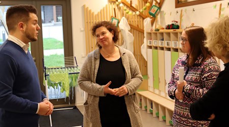 Felix Martin, Kita-Leitung Silke Raschner u. stellv. Kita-Leitung Patricia Hein. Foto: Regionalbüro Felix Martin