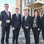 Das Vorstandsteam der Volksbank Kassel Göttingen mit Vorstandsvorsitzende Wolfgang Osse, Thorsten Schartel, Volker Stern, Kerstin Orth und Hans-Christian Reuß. Foto: VR-Bank Kassel-Göttingen