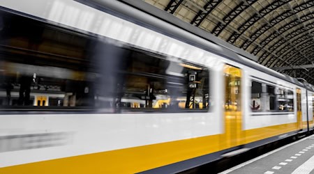 Mehr Arbeitnehmerinnen und Arbeitnehmer nutzen öffentliche Verkehrsmittel um zur Arbeit zu fahren. Foto: Pixabay