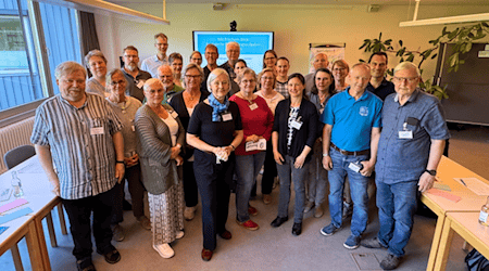 Gabriele Rübcke (1. Reihe, 3.v.l.) gab den Teilnehmern neue Impulse für die Nachfolgeplanung im Verein.Foto: WMK