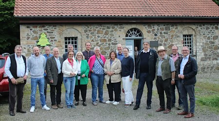 Die CDU-Kreistagsfraktion vor der Hönigshütte. Foto: CDU