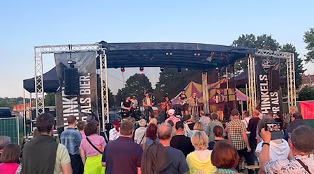 Die schottische Band Mànran begeisterte zum Auftakt des Kultursommers 2025 auf den Werra-Wiesen in Witzenhausen mit energiegeladenem Celtic Rock und gälischem Gesang.