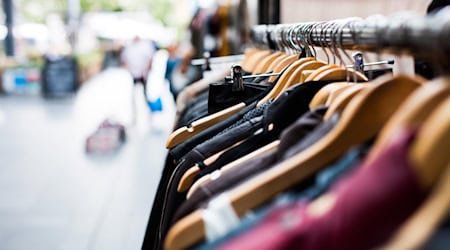 Kleidung in einem Kaufhaus. Foto: Pixabay