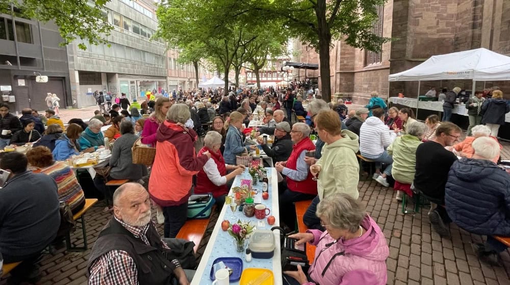 Gemütliche Atmosphäre beim Bürgerfrühstück 2024. Foto: Bernard Marks