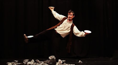 Theateraufführung "Diener zweier Herren" von Carlo Goldoni
