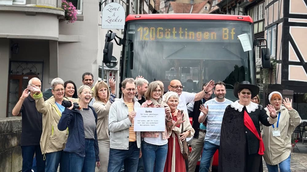 Mündener Bürgerinnen und Bürger zeigten sich am Donnerstag erfreut über die Massnahmen der Stadt. Fotos Mundus