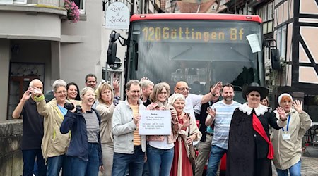 Mündener Bürgerinnen und Bürger zeigten sich am Donnerstag erfreut über die Massnahmen der Stadt. Fotos Mundus