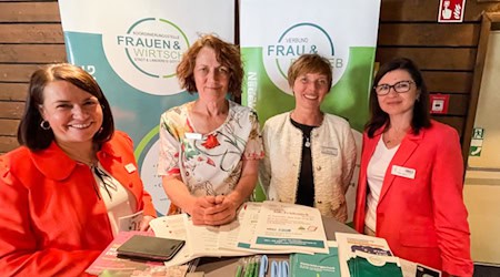 Zogen eine positive Bilanz: Sylvia Wulf (Mekom), Eveline Kolle (Stadt Göttingen), Natalia Hefele (Frauen und Wirtschaft) sowie Yuliya Divivi von Wirtschaftsförderung Göttingen-Northeim. Fotos Bernard Marks 