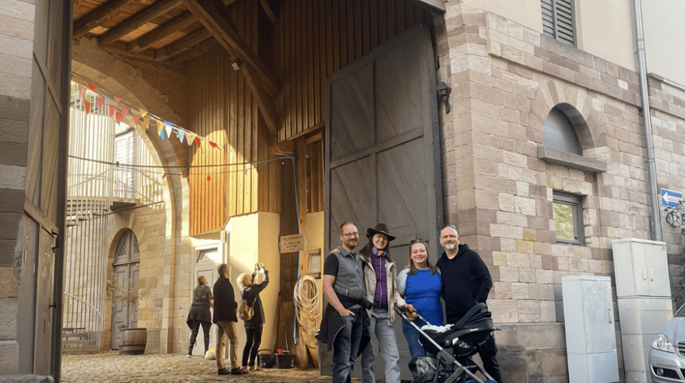Begeisterte Besucher: Im historischen Packhof wurden Kaffee und Kuchen durch den Förderverein Mündener Altstadt e. V. verkauft.