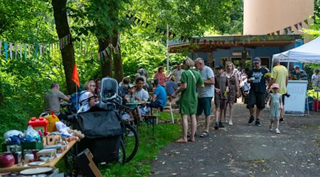 Beliebter Treffpunkt: der Kiosk am Dransfelder Gauß Turm. Foto: GTK