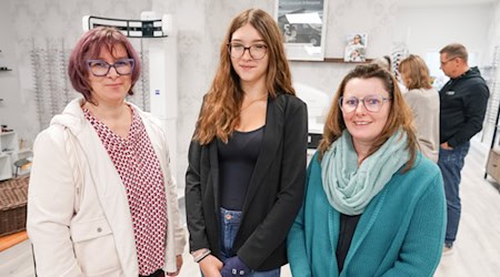 Starkes Team von der Berndt die Optik GmbH: Inhaberin Verena Albrecht, Auszubildende Alessa Weiberg und Jennifer Teichgruber es fehlt Sina Rudolf. Fotos Marks