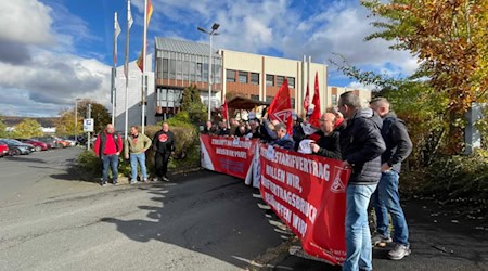 Kundgebung nach Mitarbeiterversammlung bei Musashi in Hann. Münden. Fotos: Marks Kundgebung nach Mitarbeiterversammlung bei Musashi in Hann. Münden. Fotos: Marks