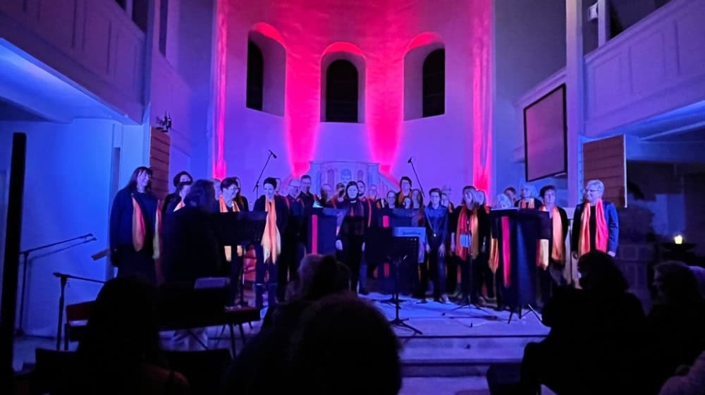 Das abwechslungsreiche Programm gestalten drei Chöre der Chorgemeinschaft: die StimmWerk Kids, die StimmWerk Teens und der Erwachsenenchor, die Flaxtöne! Foto: privat