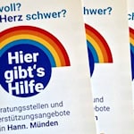 Damit Betroffene die Angebote tatsächlich erreichen, verteilen wir die Broschüre an Orten, die im Alltag häufig genutzt werden. Foto: Haus der Nationen