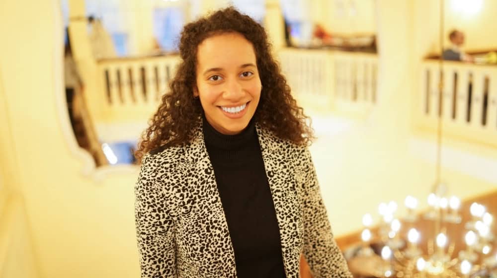 Onyeka Oshionwu bei einem Treffen bei Cron & Lanz in der Göttinger Innenstadt. Foto: Bernard Marks 