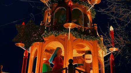 Seit gestern ist der Weihnachtsmarkt in der Kasseler Innenstadt geöffnet. Foto: Kuke