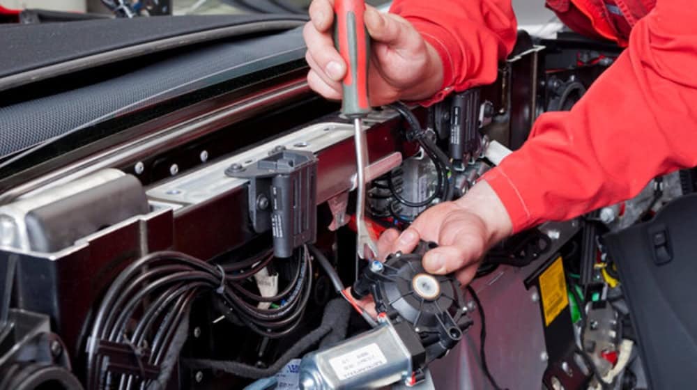 Kfz-Handwerk: Solides Geschäftsklima. Reparaturen und Wartungen sorgen für Stabilität, Beschäftigung wird aufgebaut. Quelle: AMH