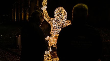 Ab sofort können Besucherinnen und Besucher die zauberhaften Lichterfiguren und einige der schönsten Sehenswürdigkeiten der Stadt im Rahmen exklusiver Lichterzauberführungen erleben.  Foto: HMM