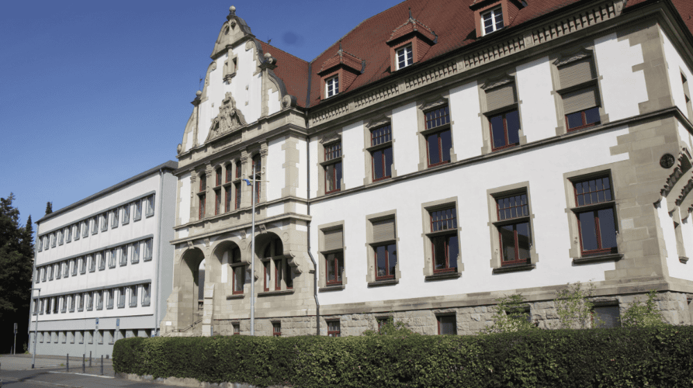 Im Standesamt wird für dringende und unaufschiebbare Verwaltungsangelegenheiten (Sterbefälle) ein Notdienst eingerichtet. Foto: Stadt HMÜ