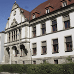 Im Standesamt wird für dringende und unaufschiebbare Verwaltungsangelegenheiten (Sterbefälle) ein Notdienst eingerichtet. Foto: Stadt HMÜ