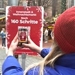Die Stadt Göttingen bietet Besucher:innen auf ihrem Weg durch die Innenstadt einen digitalen Zusatznutzen. Göttingen Marketing GmbH/Julika Schlichenmeier