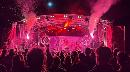 „Das Holle Rock Festival soll ein Ort sein, wo sich alle wohl und sich gemeinsam mit Musik verbunden fühlen. Wir schaffen einen Raum, wo es keine Vorurteile gibt und sich alle willkommen fühlen dürfen.“ Fotos: Holle Rock