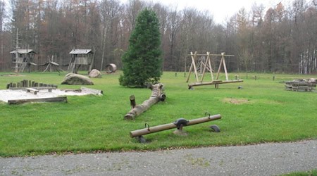 Der Abenteuerspielplatz am Kattenbühl war über Jahrzehnte ein beliebter Treffpunkt für Kinder und Jugendliche und soll nun neues Leben eingehaucht bekommen. Foto: Naturpark Münden