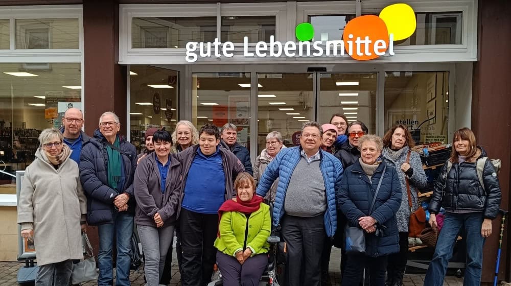 Der Niedersächsische Minister für Soziales, Arbeit, Gesundheit und Gleichstellung, Dr. Andreas Philippi informierte sich über inklusive Arbeitsbedingungen im tegut HMÜ. Foto: AWO Göttingen / privat